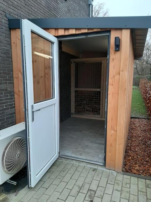Vakantiehuis Eikzicht Gelegen Aan Het Bos Elsloo  Ngoại thất bức ảnh